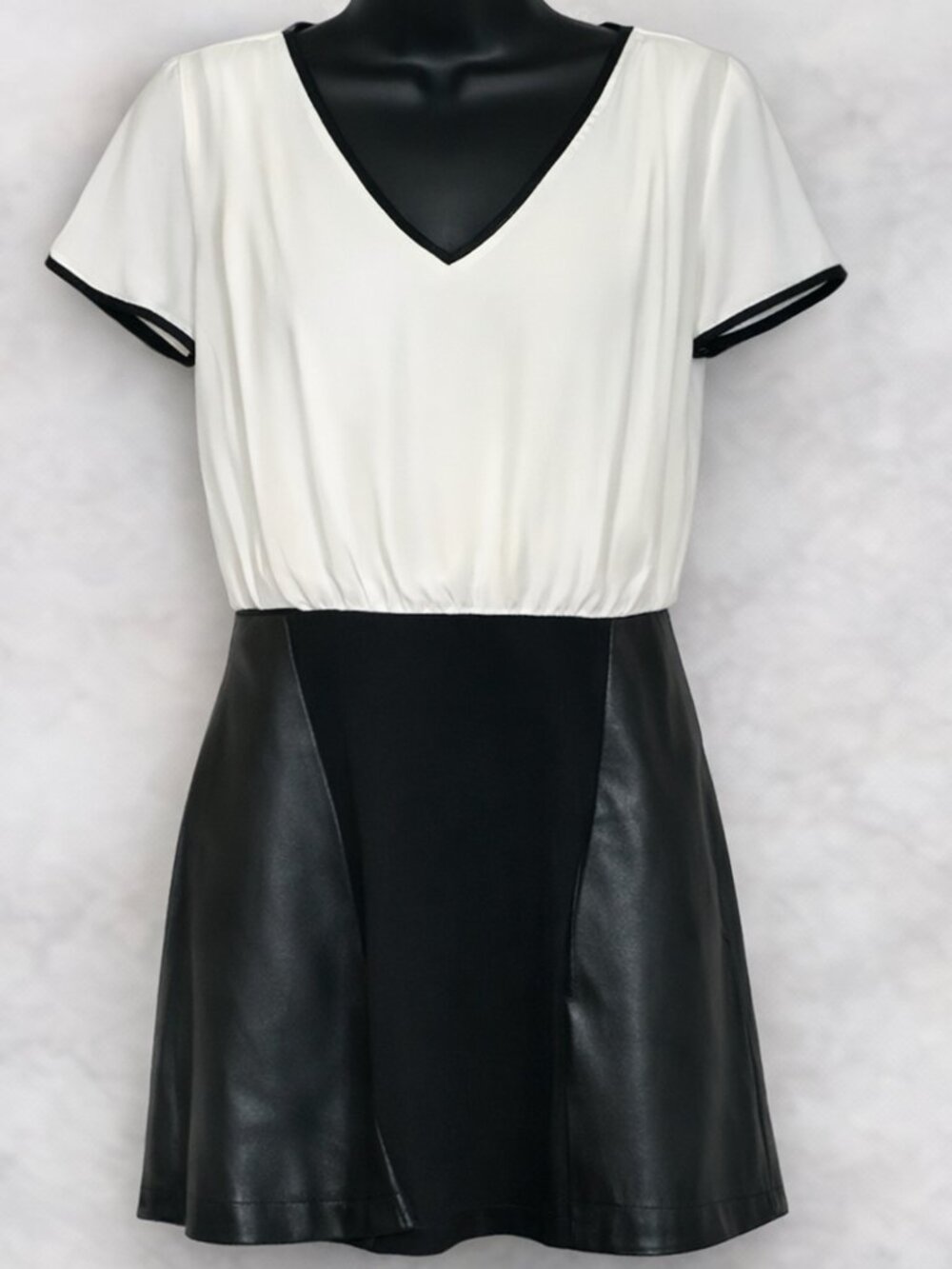 Contrast Off‑White Dress Faux Leather Mini Skirt Y2K Street Edgy Moto Minimalist